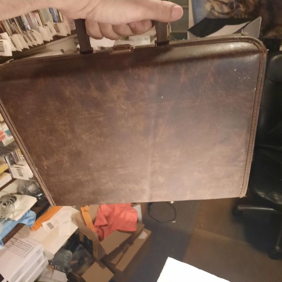 21 Vintage Cassettes - CCM Collection and Case - Picture 4 of 13